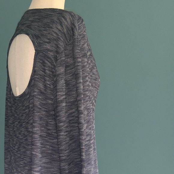 CATO ACTIVE TOP | 3/4 SLEEVE CUT OUT BACK | LIKE NEW | NO FLAWS | XL - Picture 6 of 8